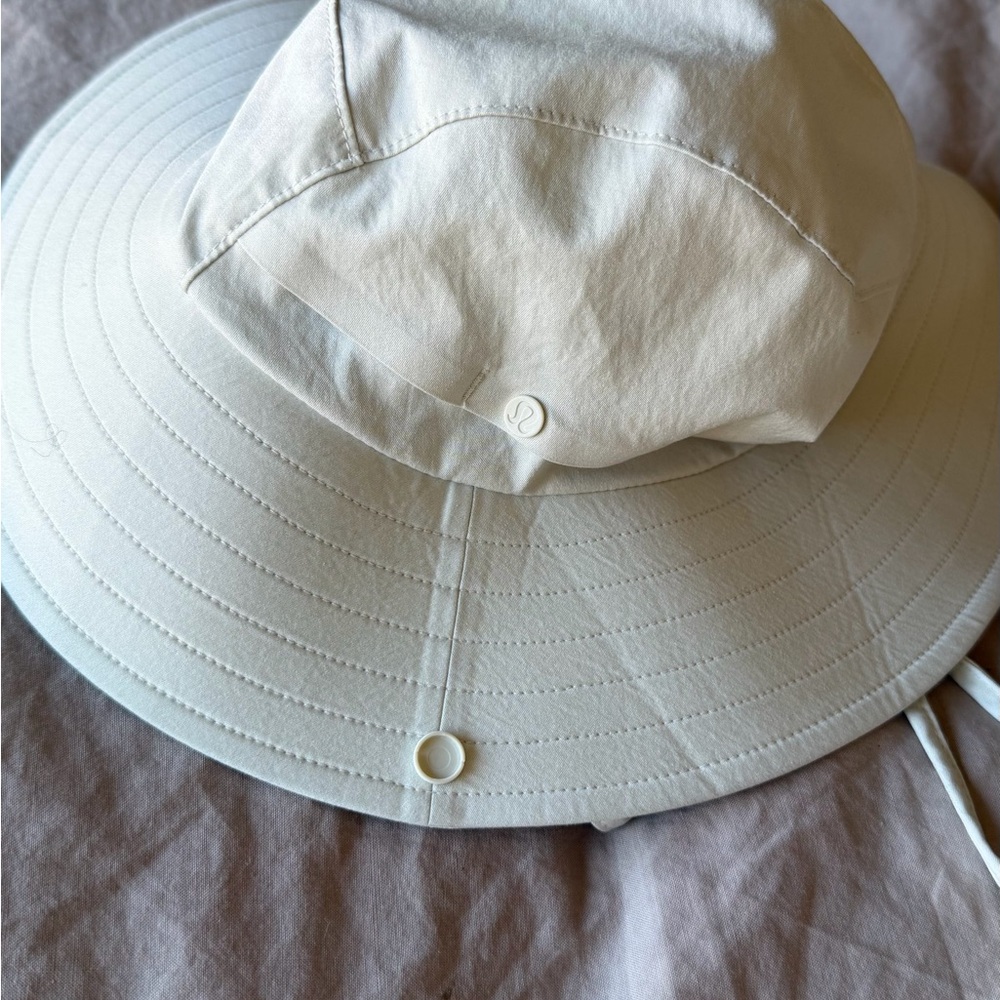 Lululemon Athletica Cream Bucket Hat